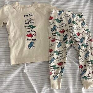 Hanna Andersson Cream Pajamas with Fish Print Dr. Seuss size 2t